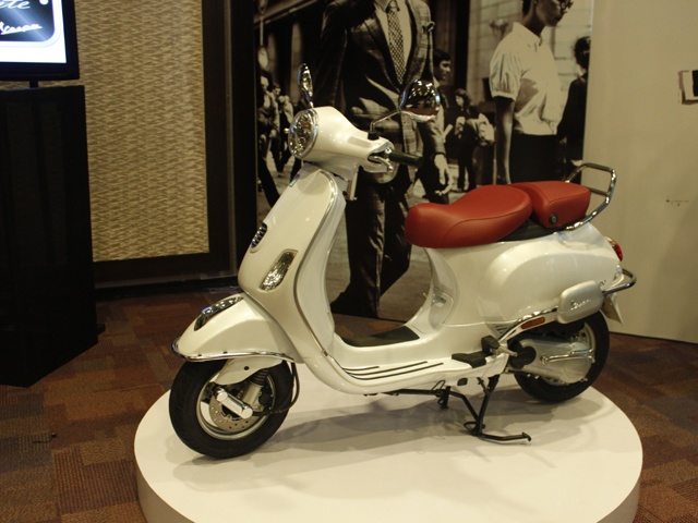 Phiên bản đặc biệt Vespa Elegante ra mắt tại Ấn Độ